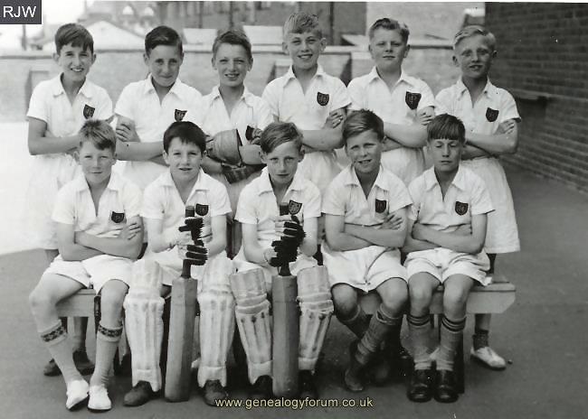 Oldbury - Rood End Juniors  (1957)