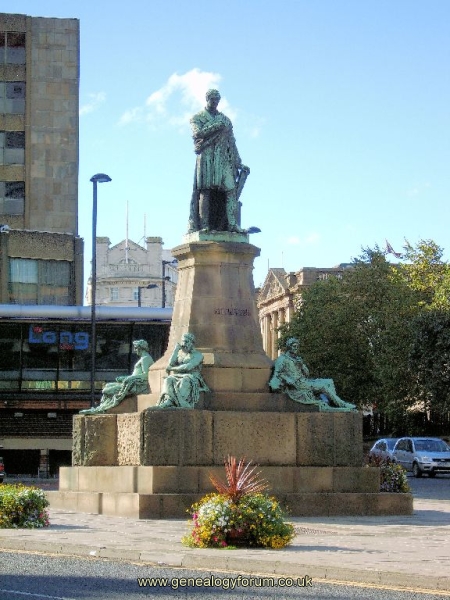 Newcastle On Tyne - Stephenson Statue