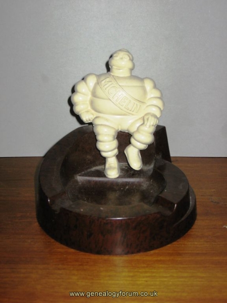 Bakerlite Ashtray