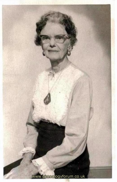 Harriet Emily HINDLEY ( born 1893 Smethwick - died 1974 Birmingham)