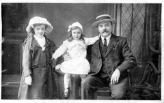 Ernest Edward GREAVES with daughter Hilda and Bertha