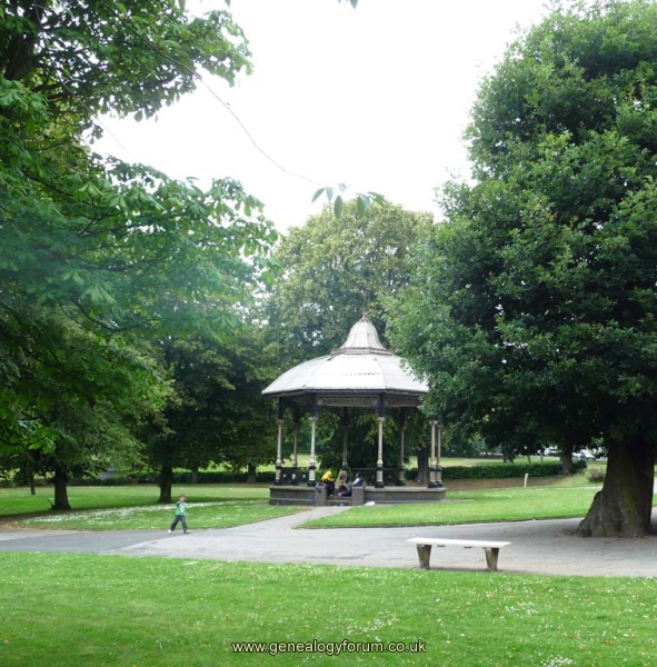 (18) Bandstand