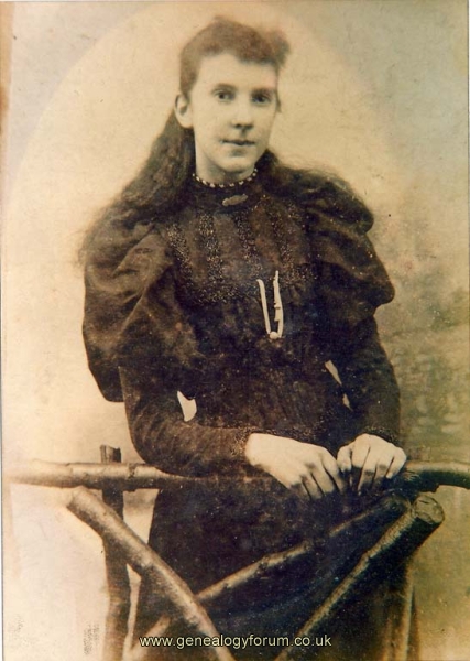 Rebecca Williams b. 1881 Rowley Regis (late 1890's)