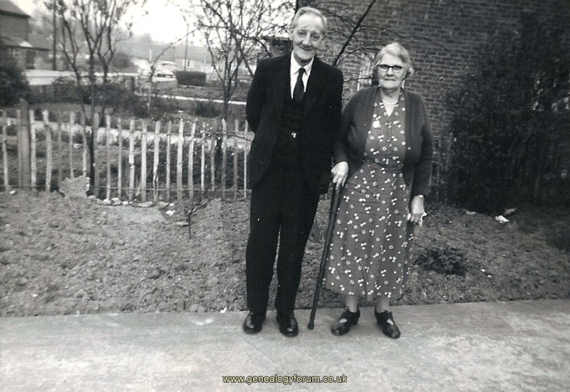 Thyrza and Isaac JONES abt 1962