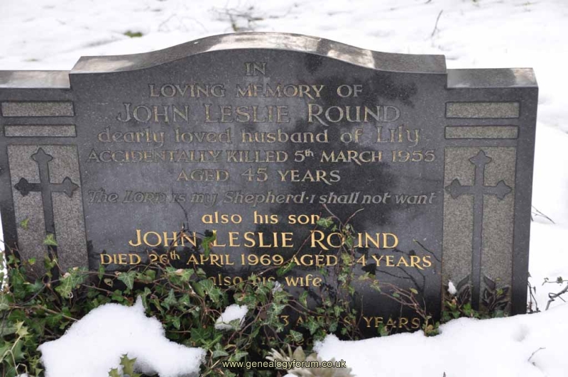Round - John Leslie, Lily & son John Leslie