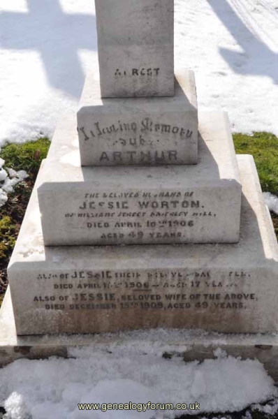Worton 1 - Arthur, Jessie & daug Jessie