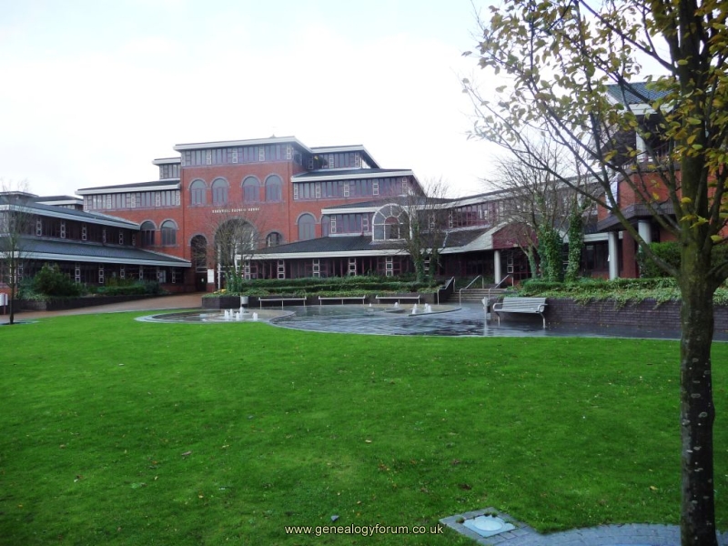 007b Oldbury - Sandwell Council House with Civic Fountain (2009)