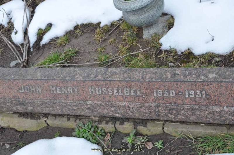 Husslebee 1 - John Henry