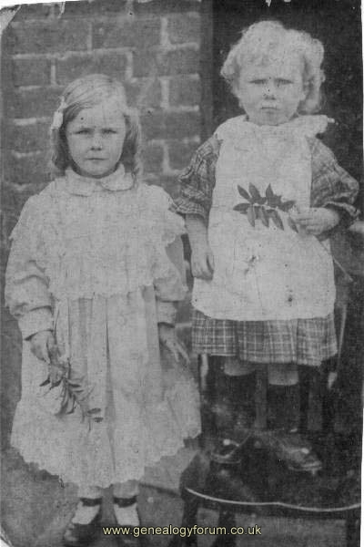 Doris Gwendoline Hodgetts  1 (nee Hill) & sister Ann Florella