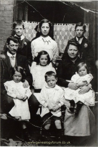 Arthur & Emily Williams & Family 1915