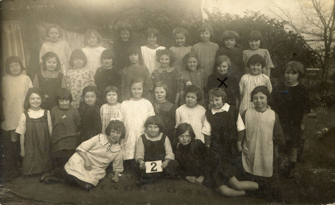 Lena Age 5 (1922).jpg