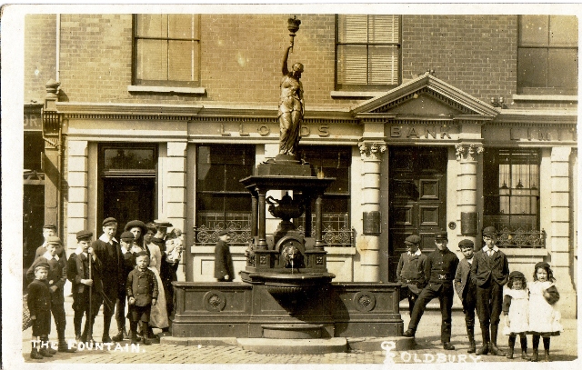 The Fountain, Oldbury c. 1900 (RR).jpg