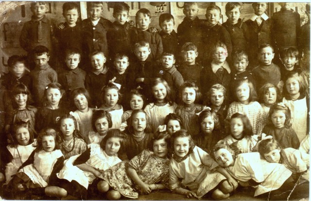 Holly Hall School c1920 (R).jpg